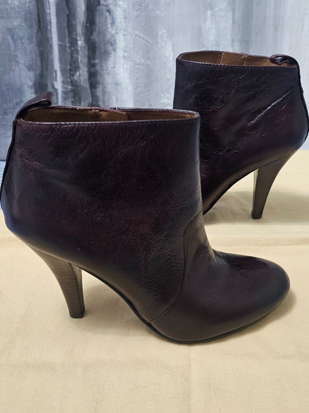 NEW Nine West Brown Leather Ankle High Heel Booties - Size 6 - Picture 4 of 8